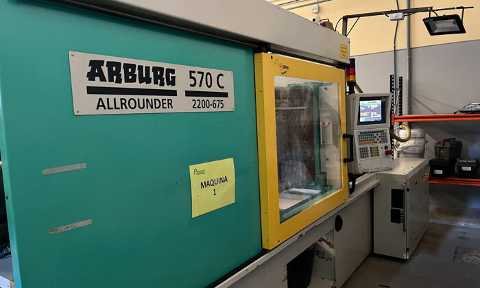 2 x Sets of ARBURG 520 C ALLROUNDER 2000 – 675 200t & 470 C ALLROUNDER 2200 – 675 220t Injection Moulding Machines id10957 & id10958